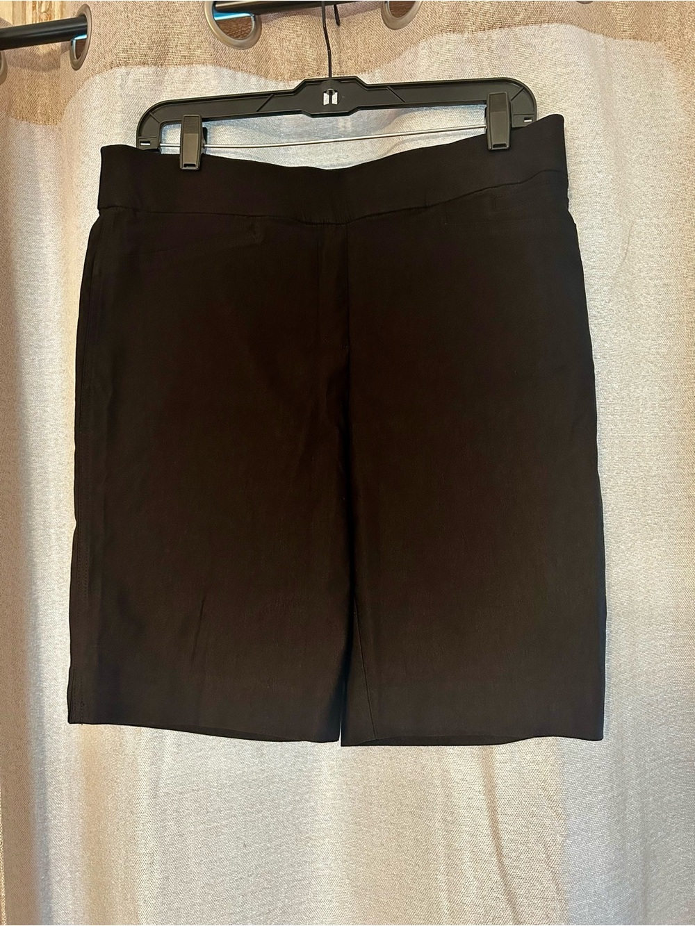 Ellen Tracy Black Tailored Bermuda Shorts